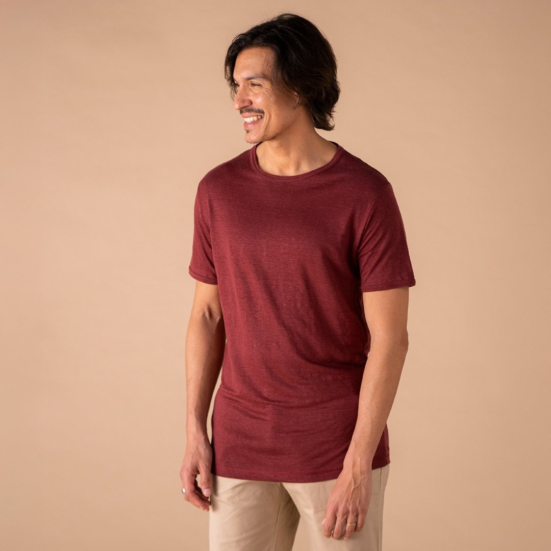 Le t-shirt en lin français homme bordeaux